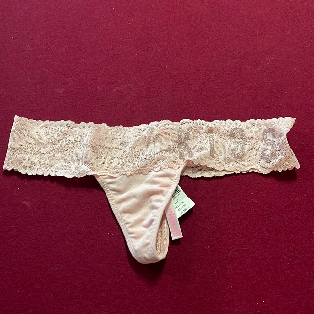 PINK Kiss Me Lace Thong